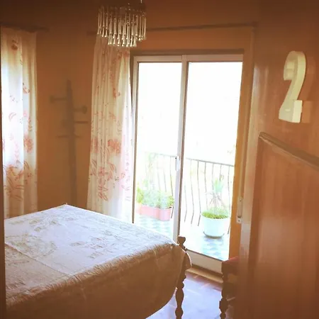 לינה וארוחת בוקר Casa Mariona *